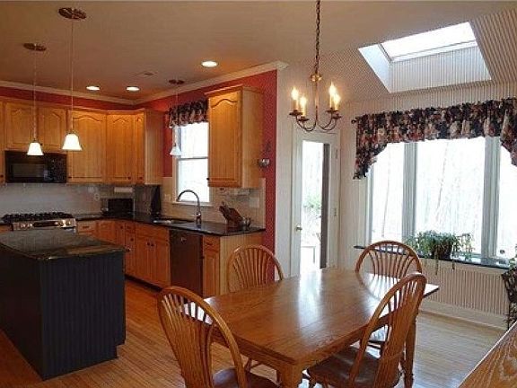 4th image of 838 Tremont Dr