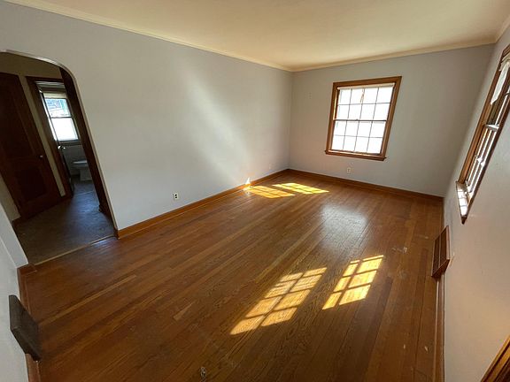 3rd image of 7838 Livingston Ave
