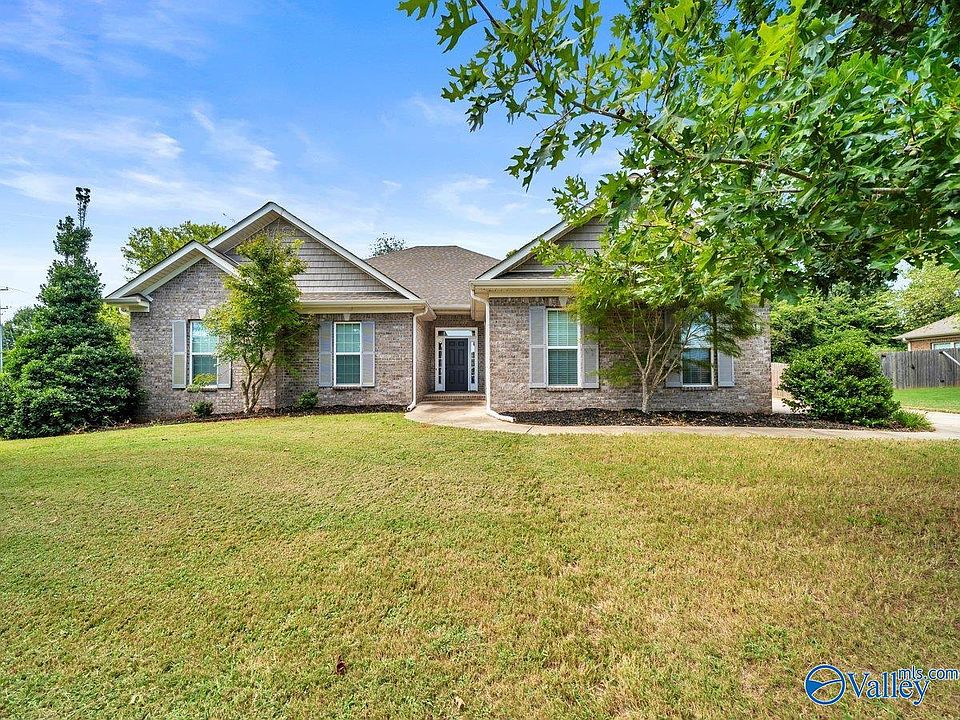1st image of 121 Eden Ln