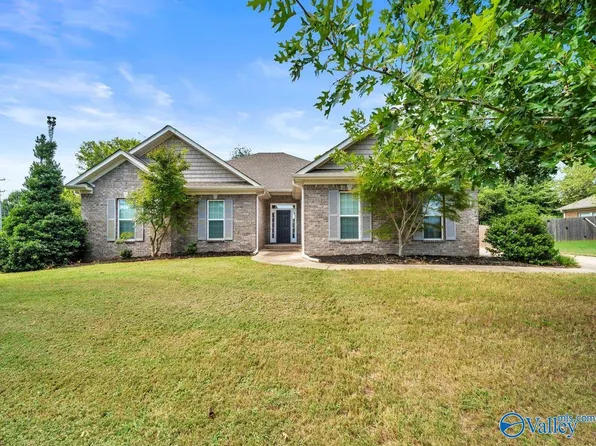 121 Eden Ln, Huntsville, AL 35811