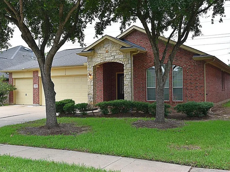 12903 Flat Creek Dr — Photo 2