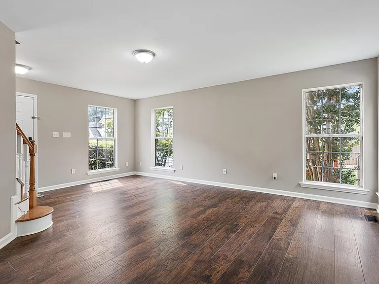 209 Trailview Dr — Photo 6