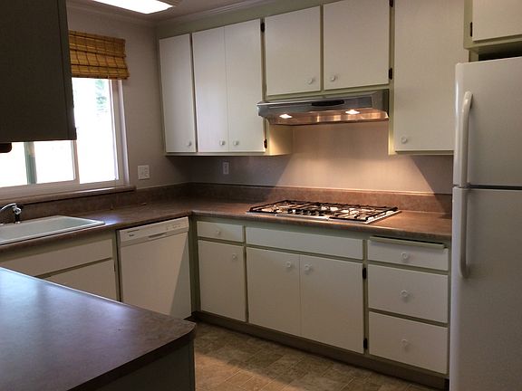 3rd image of 629 Verano Ave