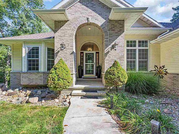 3rd image of 2722 Royal Oaks Dr NW