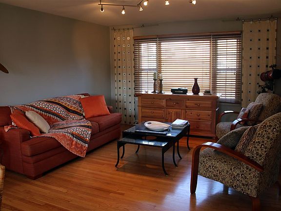 5th image of 814 Fisher Cres