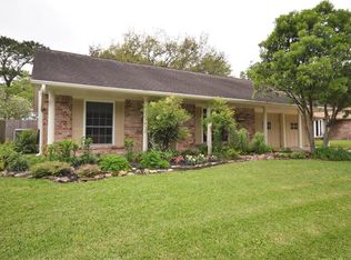 16238 La Avenida Dr, Houston, TX 77062