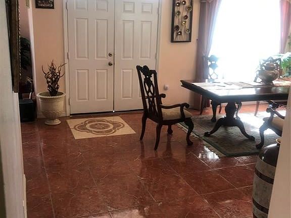 5th image of 28 Catalina Ct