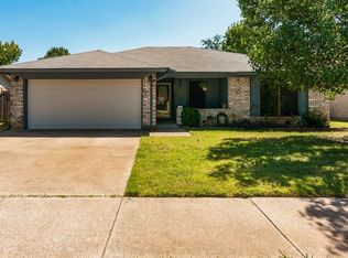 7520 Cedarhill Rd, Watauga, TX 76148