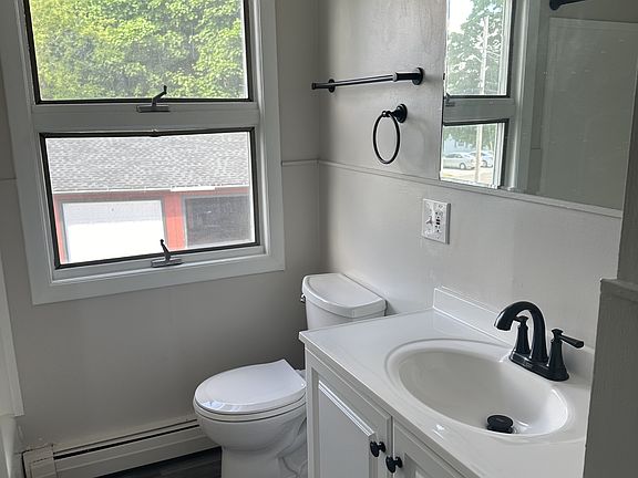 5th image of 48 Hemlock St #4