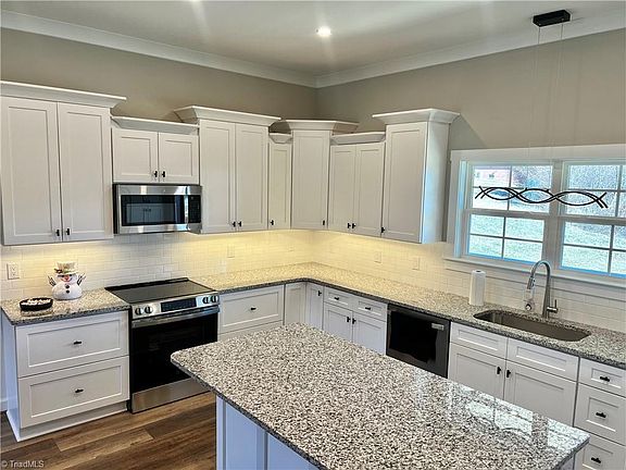 3rd image of 2142 Elizabeth Dr