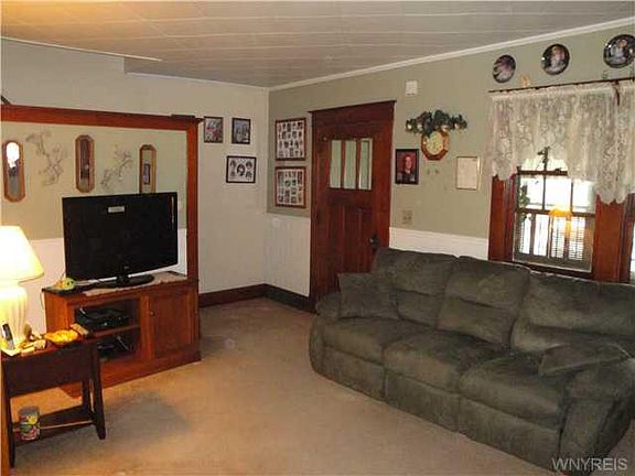 4th image of 228 Young St