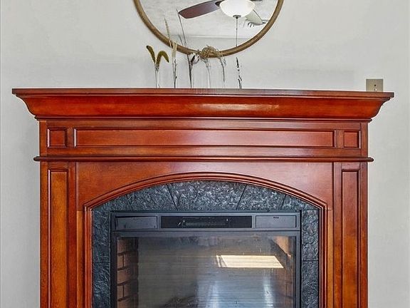 4th image of 702 S Walnut St