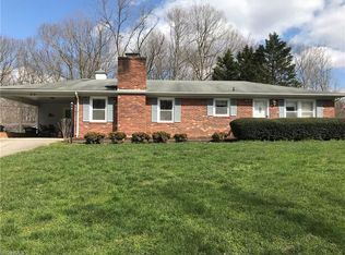 218 Forest Knoll Dr, Mount Airy, NC 27030