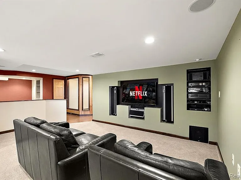 43054 Oxford Ct — Photo 15