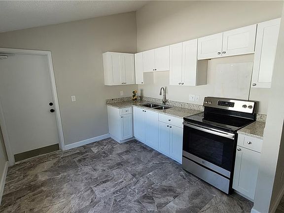 4th image of 10213 Feather Ct