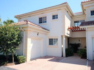 520 7th Sq APT 101, Vero Beach, FL 32962