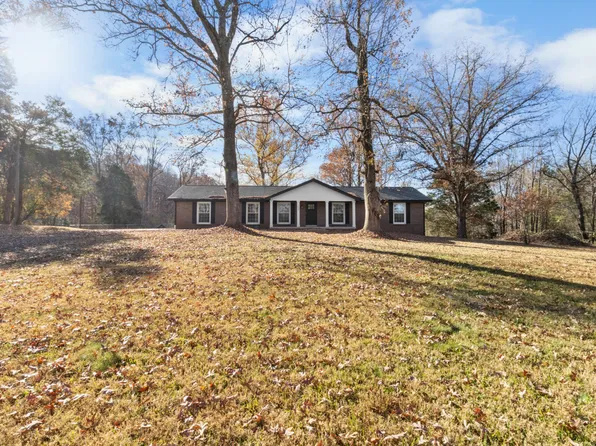 1888 Palmyra Rd, Palmyra, TN 37142