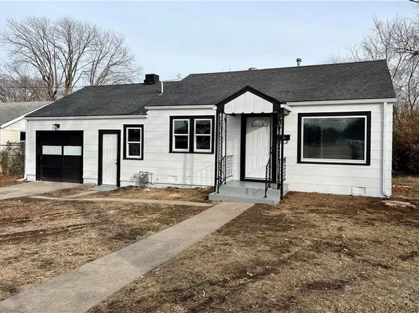 312 N Tucker St, Nevada, MO 64772