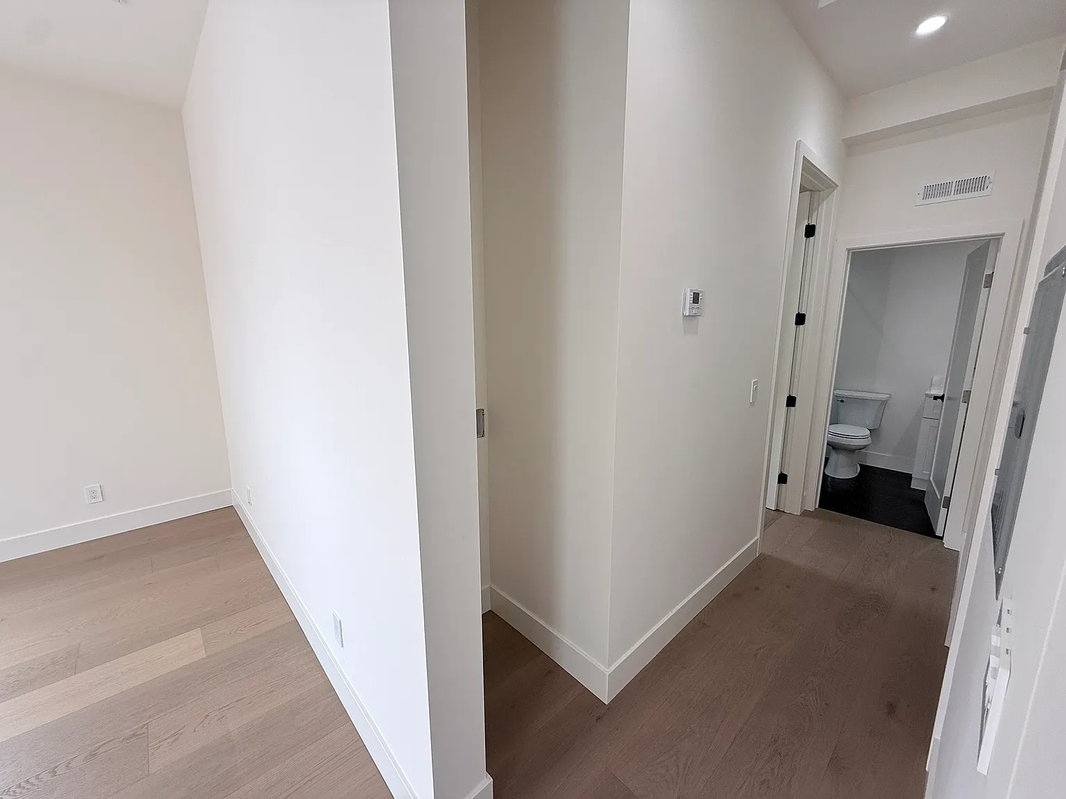 1 bed, 576 sqft, $4,000 — Photo 4