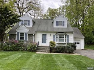 20 Grove St, Caldwell, NJ 07006