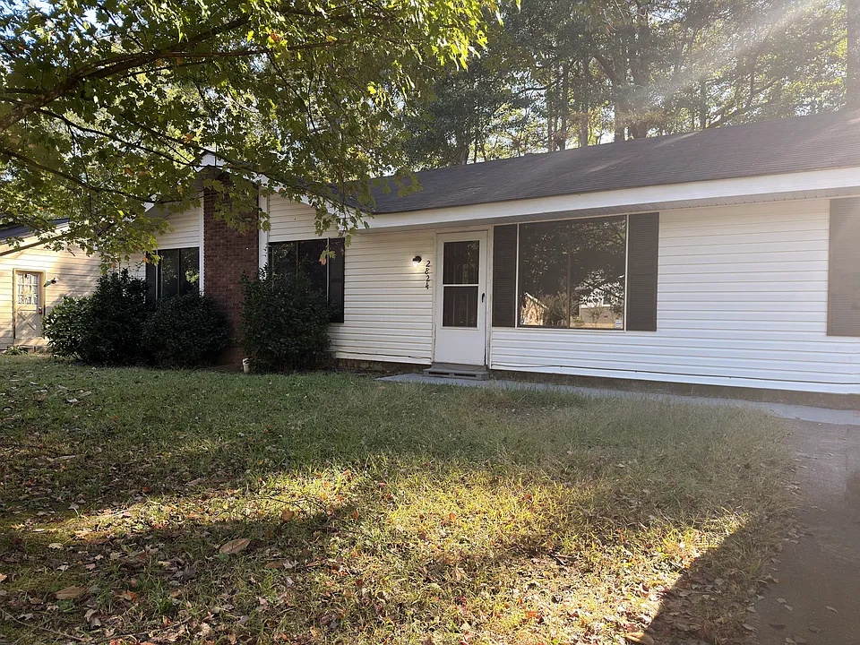 2824 Woodfield Dr