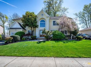 17 E Prescott Ave, Colonia, NJ 07067