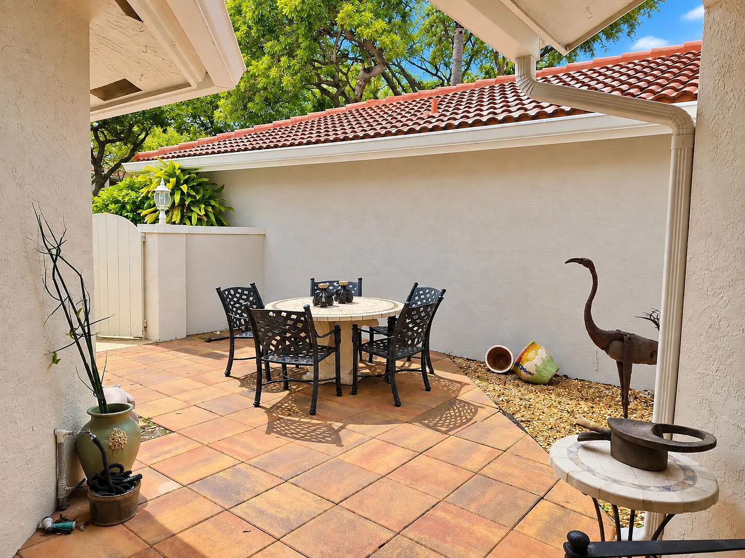 4 bed, 4.0 bath, 2523 sqft, $4,950 — Photo 2
