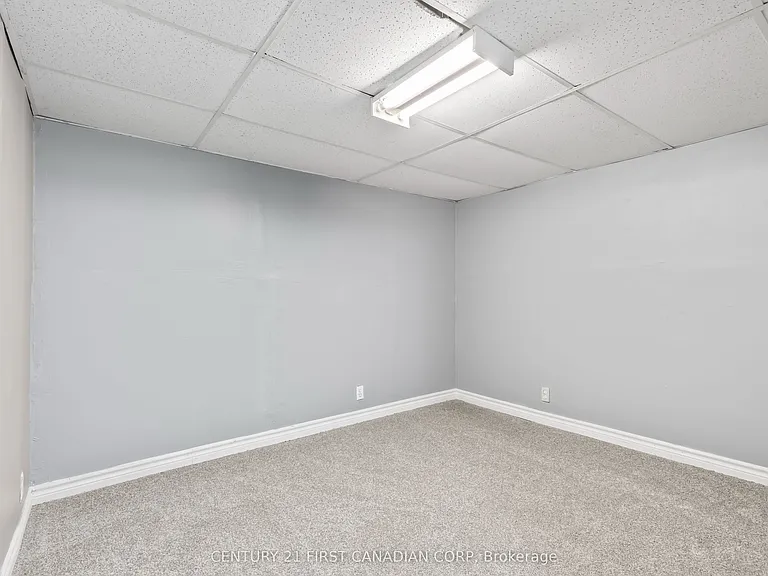 500 Osgoode Dr #20 — Photo 25