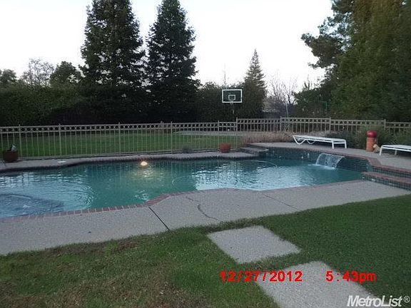 3rd image of 1567 Dickinson Dr