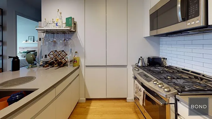 Rented by Bond New York | media 23