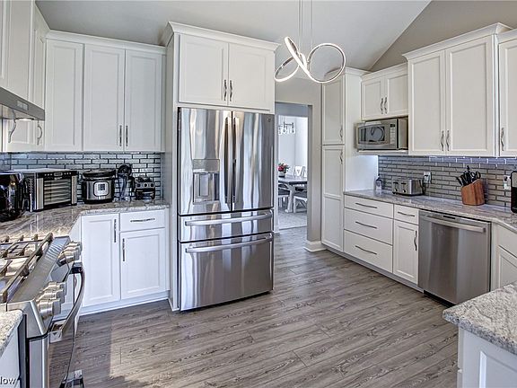 2nd image of 5821 Emerald Lakes Dr