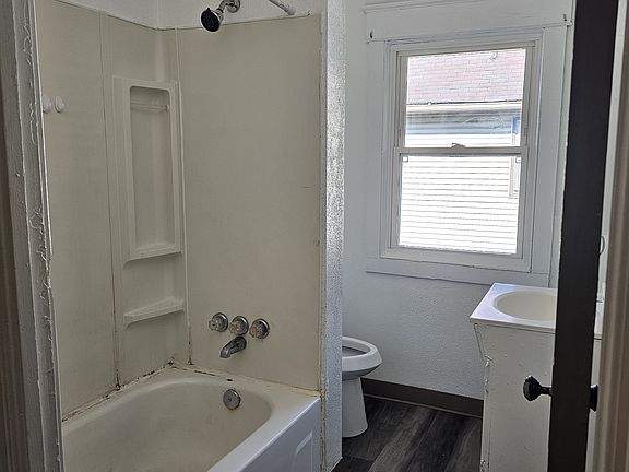 5th image of 245 Sexton St APT B