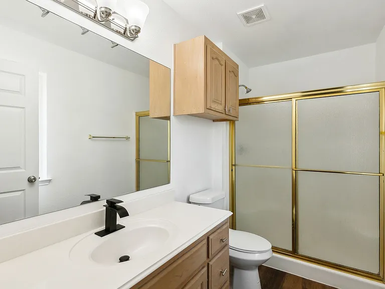 1502 Sharron Ct — Photo 9