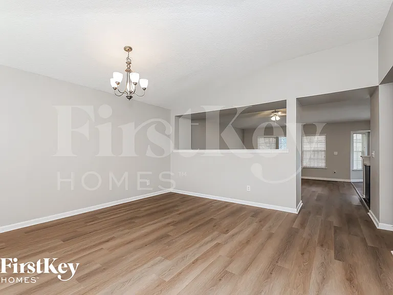 1437 Heather Ct — Photo 5