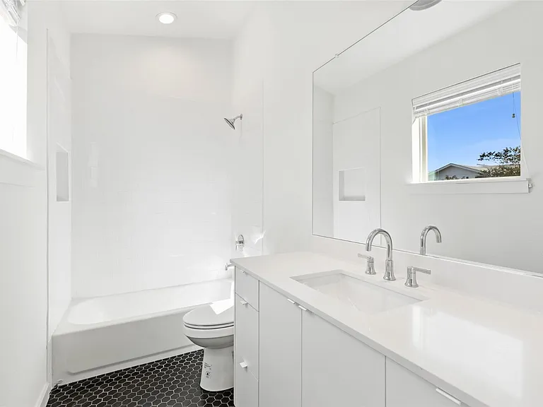 6012 Hudson St #3 — Photo 21