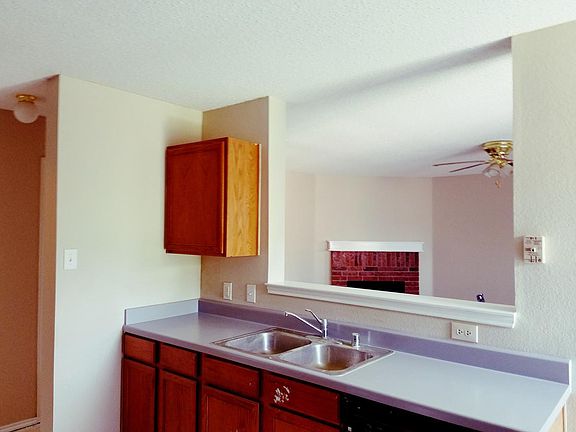 3rd image of 1507 Honey Bee Ln