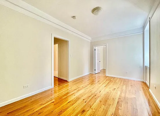 Rented by Manhattan Realty Group | media 2