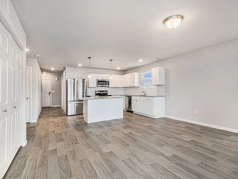 619 W Marion St — Photo 8