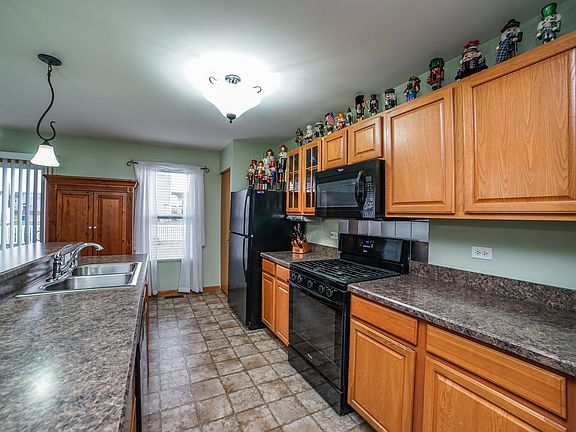 4th image of 2262 Swallowtail St