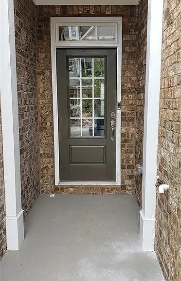 572 Bright St — Photo 2