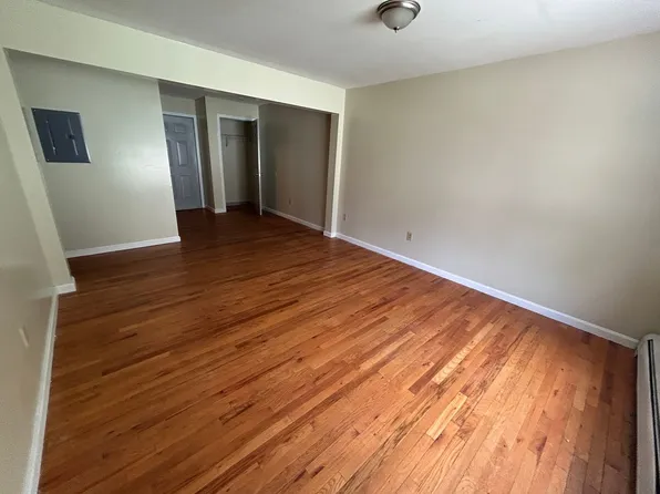 99 Fourth St., 99 4th St W #11, Manchester, NH 03102