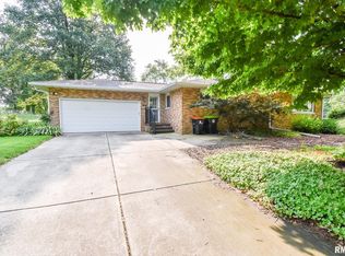 201 Melvin St, Washington, IL 61571