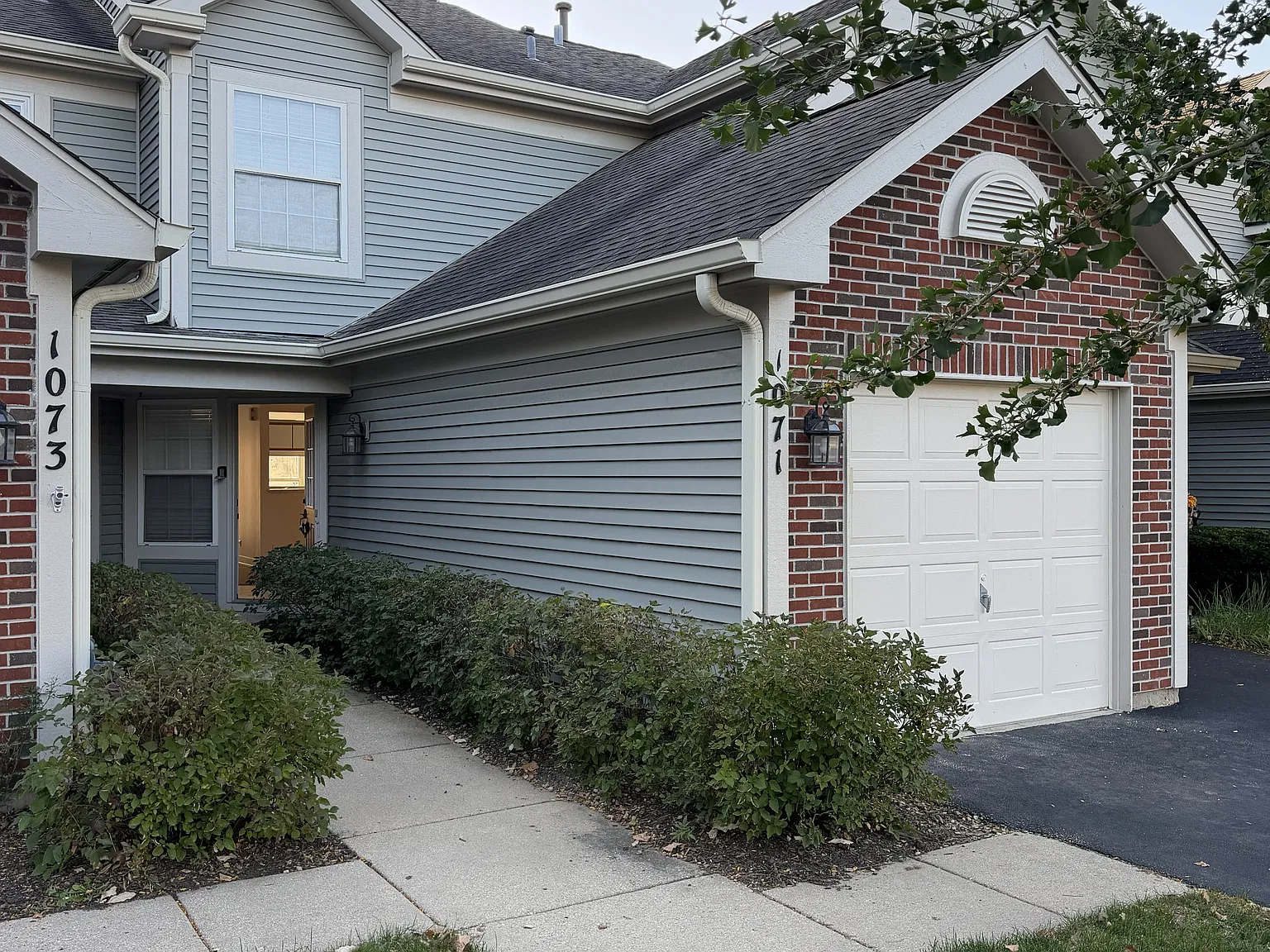 2 bed, 2.5 bath, 1400 sqft, $2,250 — Photo 2