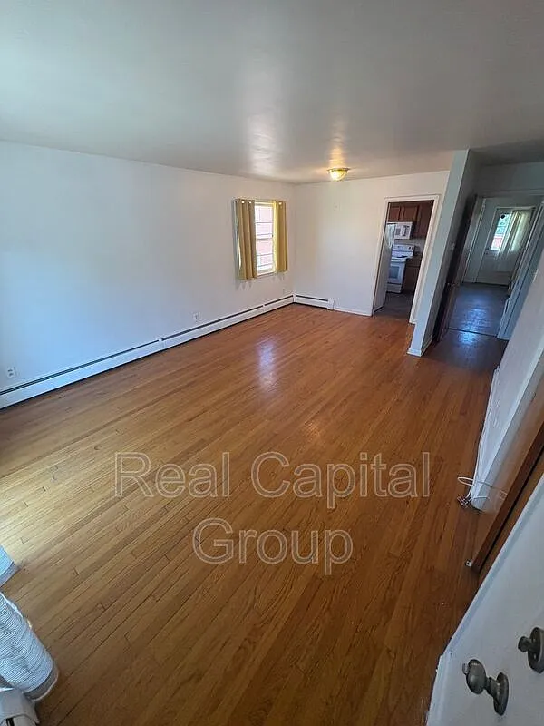 2 bed, 1.0 bath, $1,395 — Photo 4