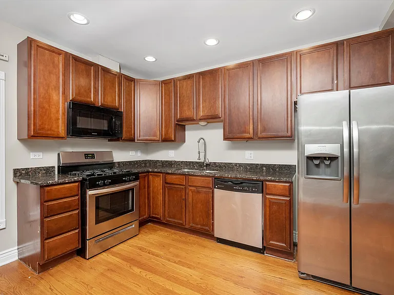6300 N Rockwell St #B2 — Photo 10