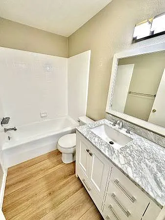 11908 Montana Avenue Apartments — Photo 21