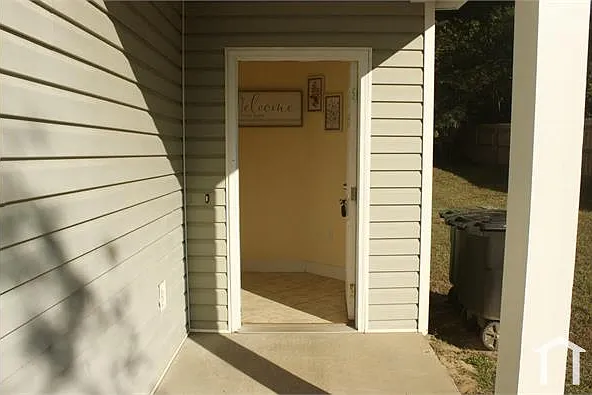 1501 Crescent Hill Dr — Photo 3