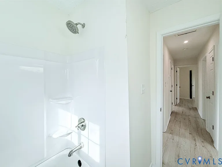 2706 Selden St — Photo 8