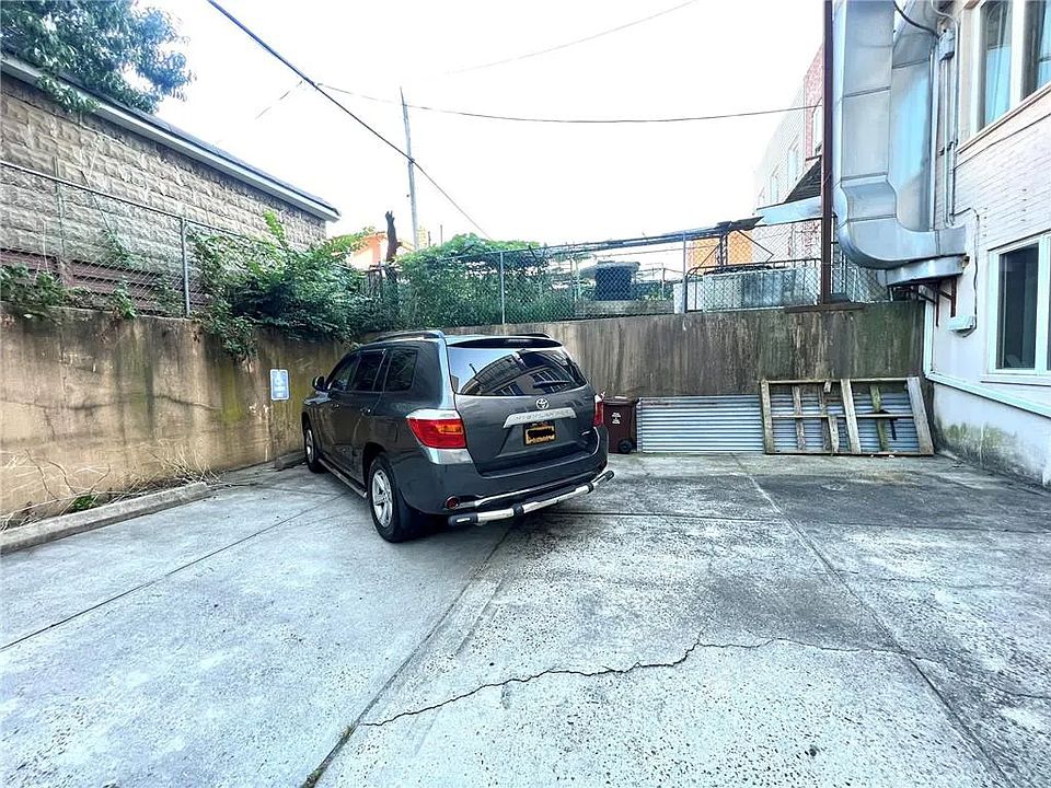 2nd image of 1749 E 16th St Suite 1
