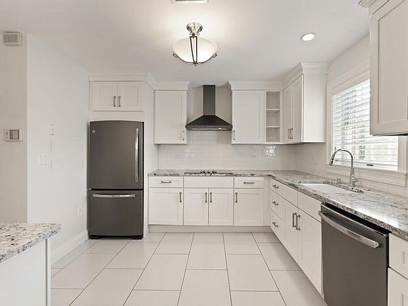2nd image of 70 Weatherly Dr Unit 301